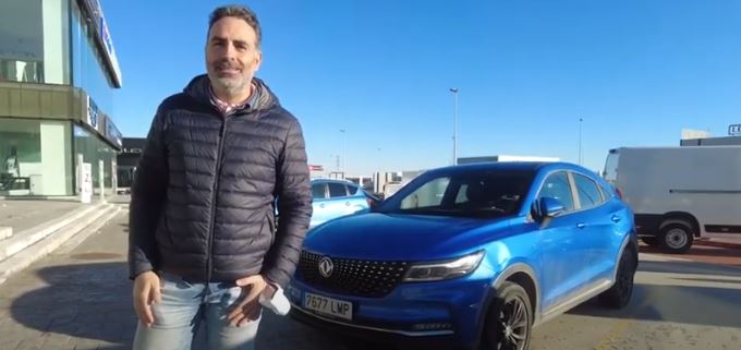 Carlos Izquierdo, propietario de un DFSK F5